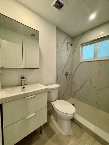 111 NW 7th Avenue, Dania Beach, FL 33004