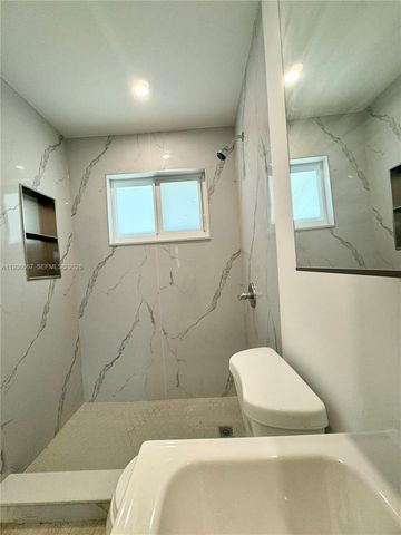111 NW 7th Avenue, Dania Beach, FL 33004