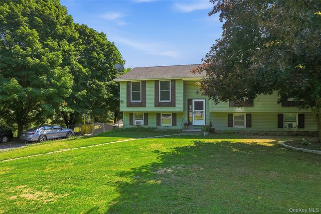 4 Riverside Drive, Pine Bush, NY 12566