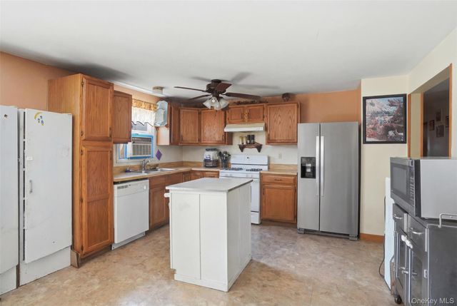 4 Riverside Drive, Pine Bush, NY 12566
