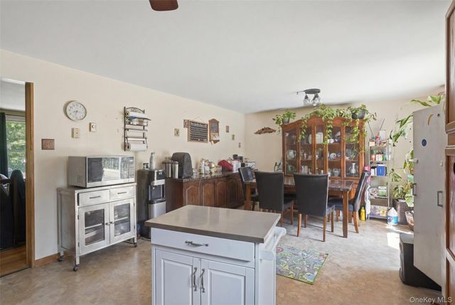4 Riverside Drive, Pine Bush, NY 12566