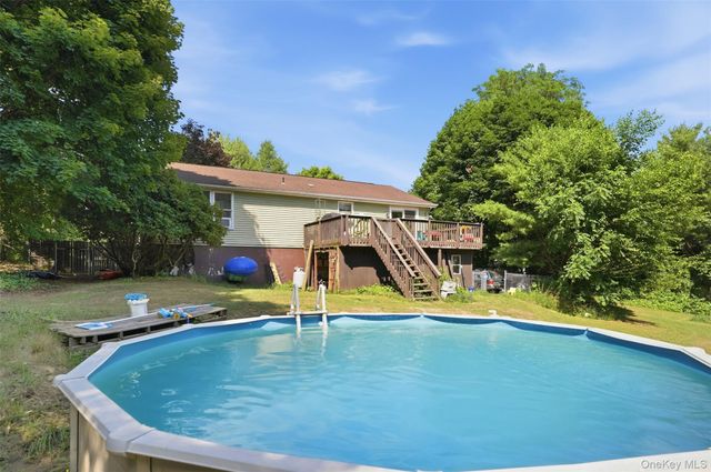 4 Riverside Drive, Pine Bush, NY 12566