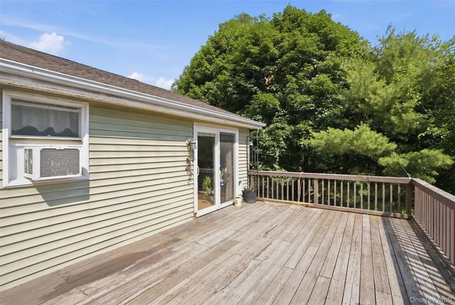 4 Riverside Drive, Pine Bush, NY 12566