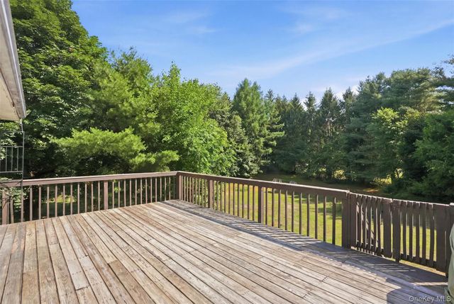 4 Riverside Drive, Pine Bush, NY 12566