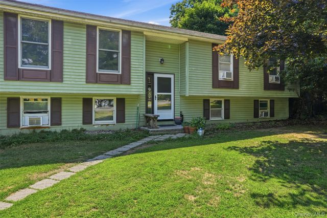 4 Riverside Drive, Pine Bush, NY 12566