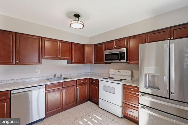 175 MONROE CT, Holland, PA 18966