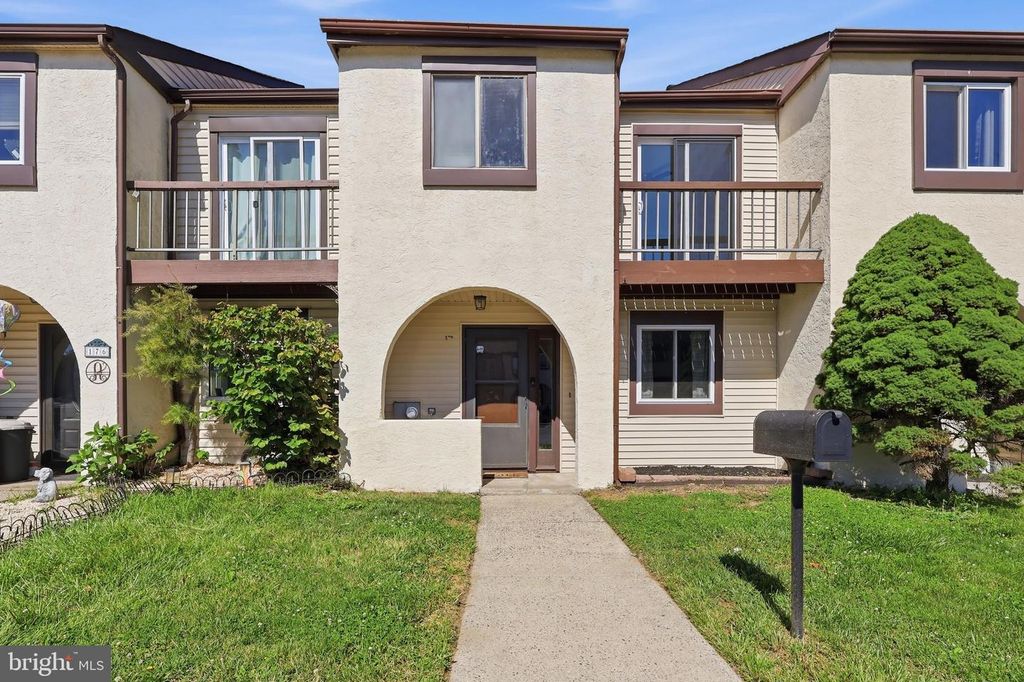 175 MONROE CT, Holland, PA 18966