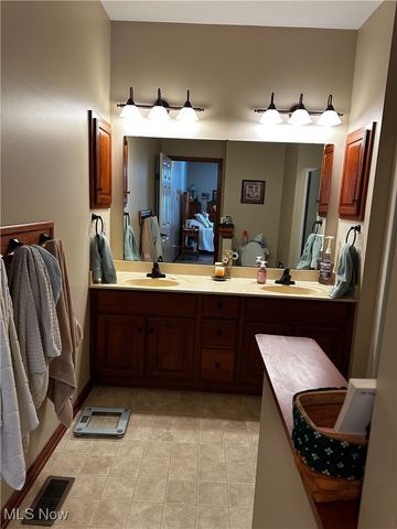 2452 Barrington Way 424, Wooster, OH 44691