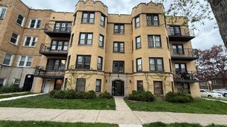 6503 N Mozart Street 3, Chicago, IL 60645
