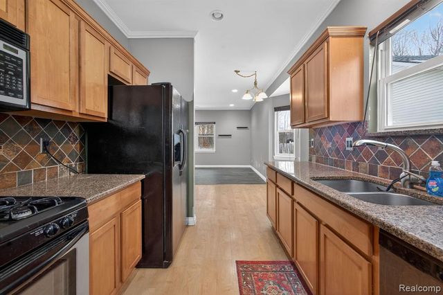 9399 Oakdale Street, Clay, MI 48001