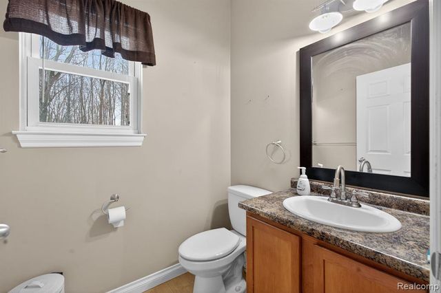 9399 Oakdale Street, Clay, MI 48001