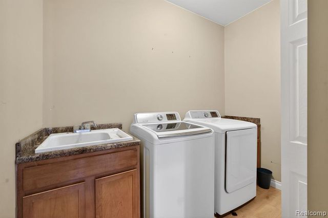 9399 Oakdale Street, Clay, MI 48001