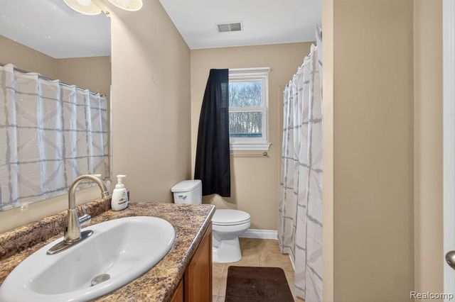 9399 Oakdale Street, Clay, MI 48001