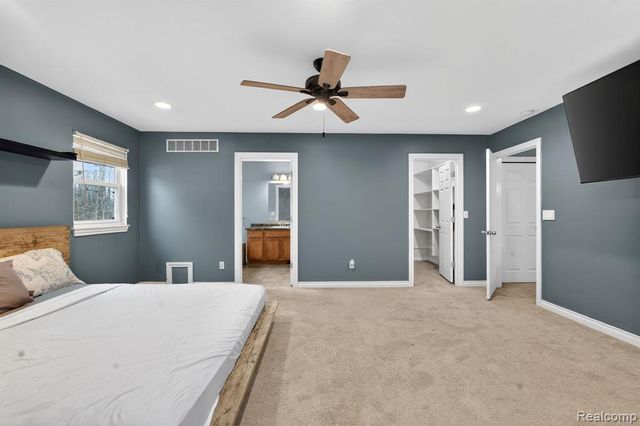 9399 Oakdale Street, Clay, MI 48001