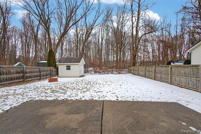 9399 Oakdale Street, Clay, MI 48001