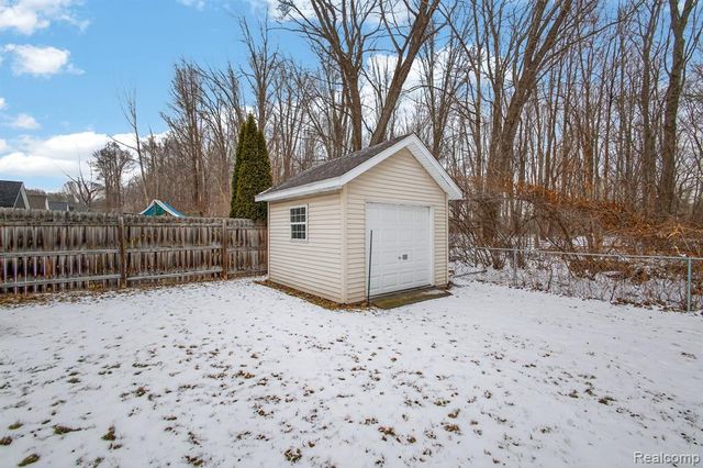 9399 Oakdale Street, Clay, MI 48001