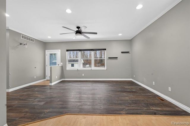 9399 Oakdale Street, Clay, MI 48001