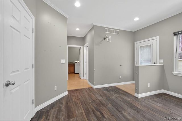 9399 Oakdale Street, Clay, MI 48001