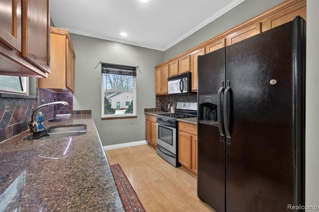 9399 Oakdale Street, Clay, MI 48001