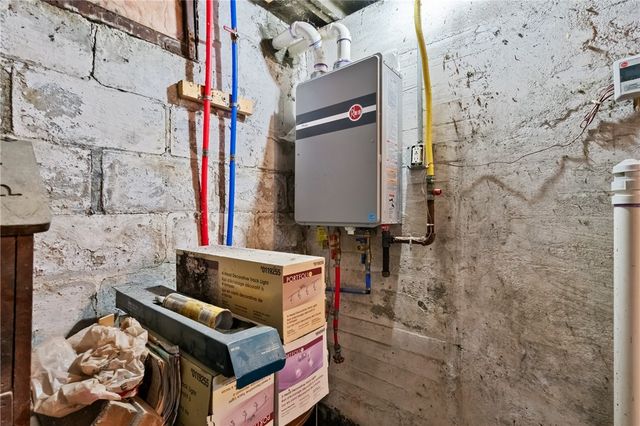 5149 Hillcrest St, Garfield, PA 15224