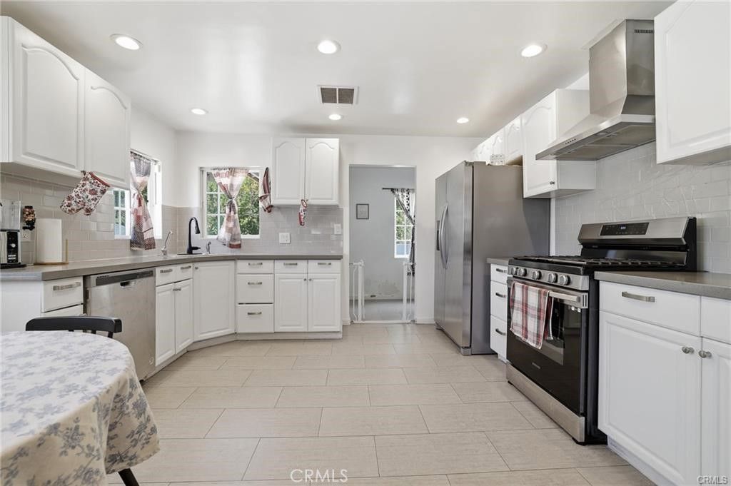16775 Sierra Highway, Canyon Country, CA 91351 — exterior