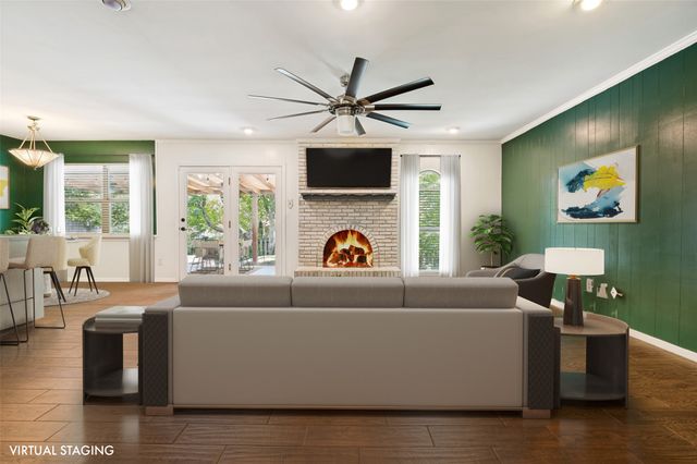2215 W Sanford Street, Arlington, TX 76012