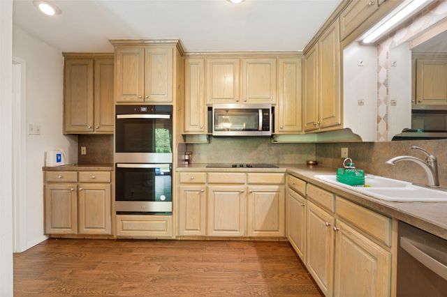 2215 W Sanford Street, Arlington, TX 76012
