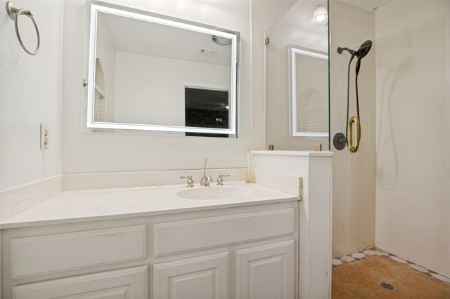 2215 W Sanford Street, Arlington, TX 76012