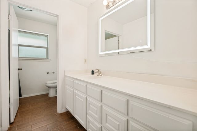 2215 W Sanford Street, Arlington, TX 76012