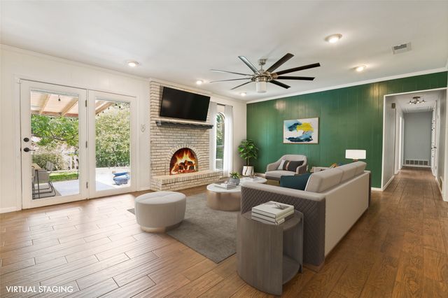 2215 W Sanford Street, Arlington, TX 76012