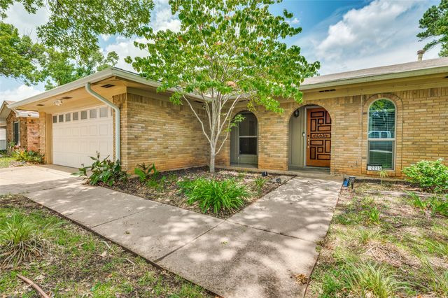 2215 W Sanford Street, Arlington, TX 76012