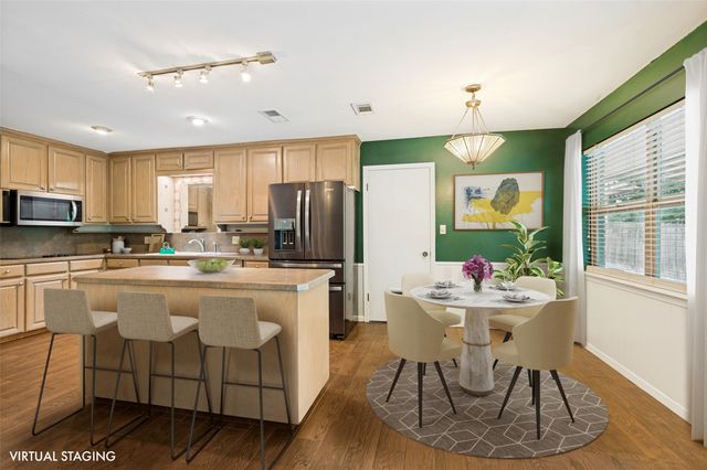 2215 W Sanford Street, Arlington, TX 76012