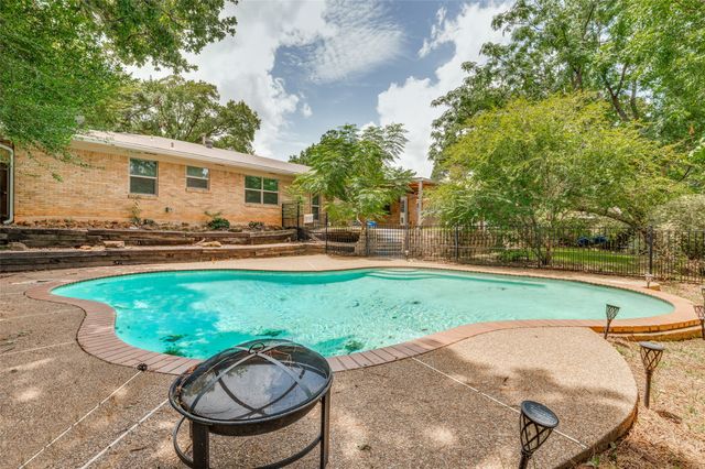 2215 W Sanford Street, Arlington, TX 76012