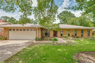 2215 W Sanford Street, Arlington, TX 76012