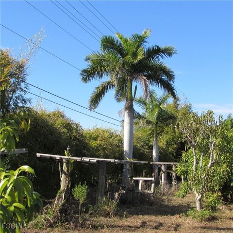 8390 Stringfellow RD, St James City, FL 33956