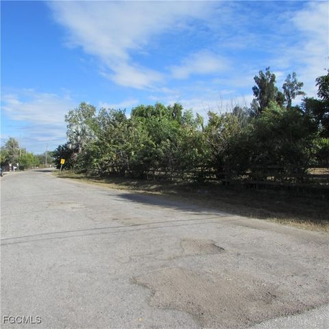 8390 Stringfellow RD, St James City, FL 33956