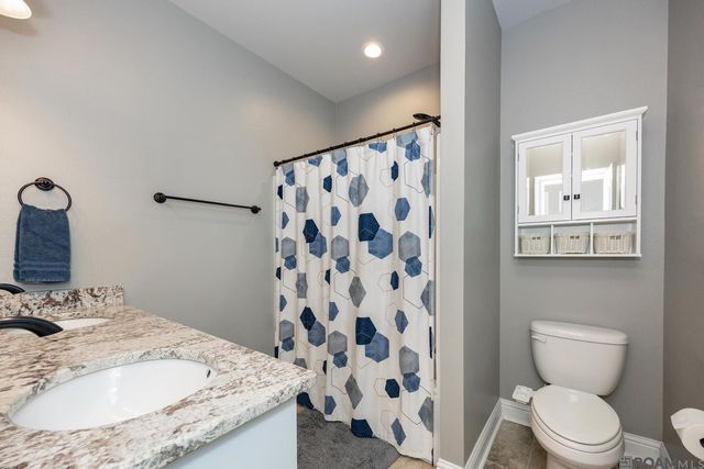 812 Beaumont Dr, Gonzales, LA 70737