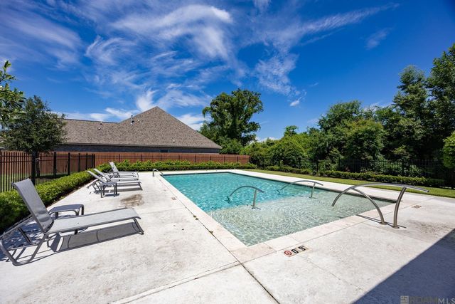 812 Beaumont Dr, Gonzales, LA 70737