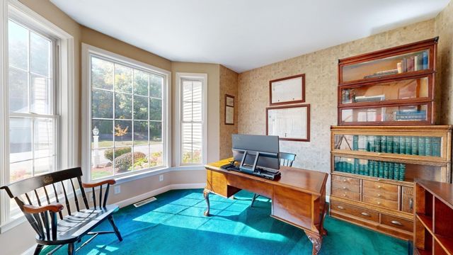 138 Amberville Rd, North Andover, MA 01845