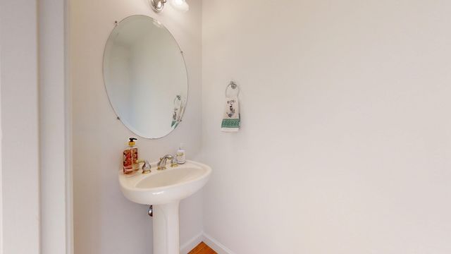 138 Amberville Rd, North Andover, MA 01845