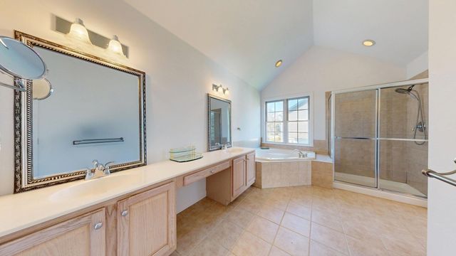 138 Amberville Rd, North Andover, MA 01845