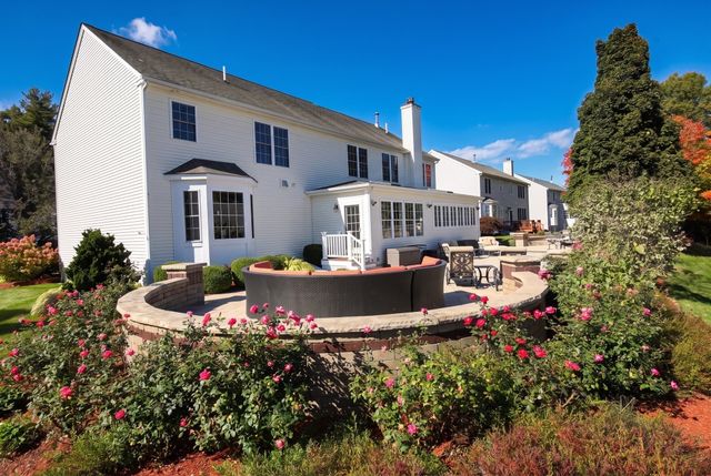 138 Amberville Rd, North Andover, MA 01845