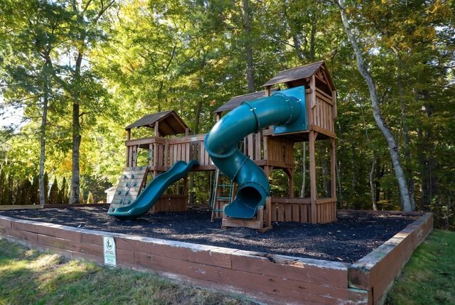 138 Amberville Rd, North Andover, MA 01845