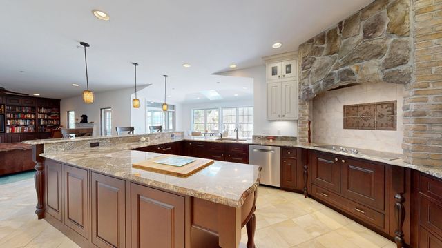 138 Amberville Rd, North Andover, MA 01845