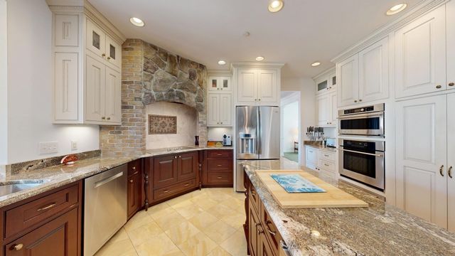 138 Amberville Rd, North Andover, MA 01845