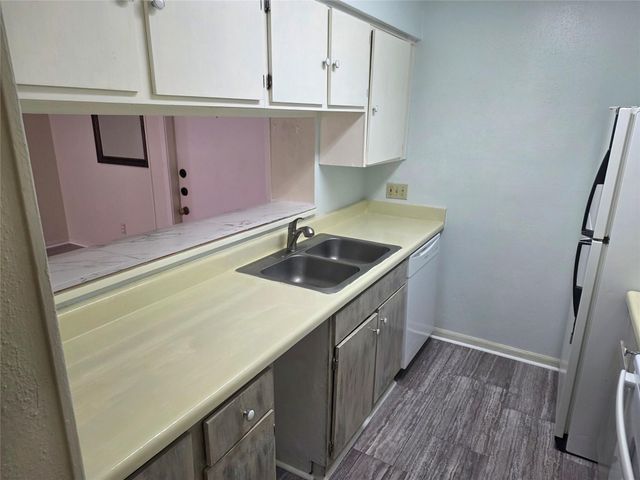 3025 Walnut Bend Lane 21, Houston, TX 77042