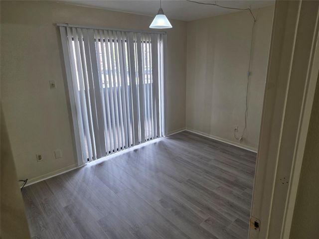 3025 Walnut Bend Lane 21, Houston, TX 77042