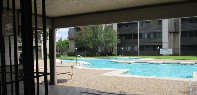 3025 Walnut Bend Lane 21, Houston, TX 77042