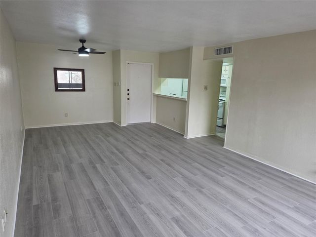 3025 Walnut Bend Lane 21, Houston, TX 77042