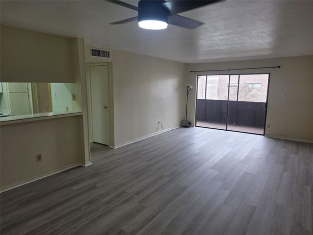 3025 Walnut Bend Lane 21, Houston, TX 77042